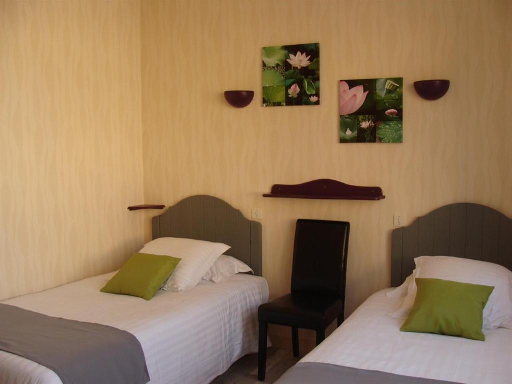 Hotel Le Flaubert Fougeres Room photo